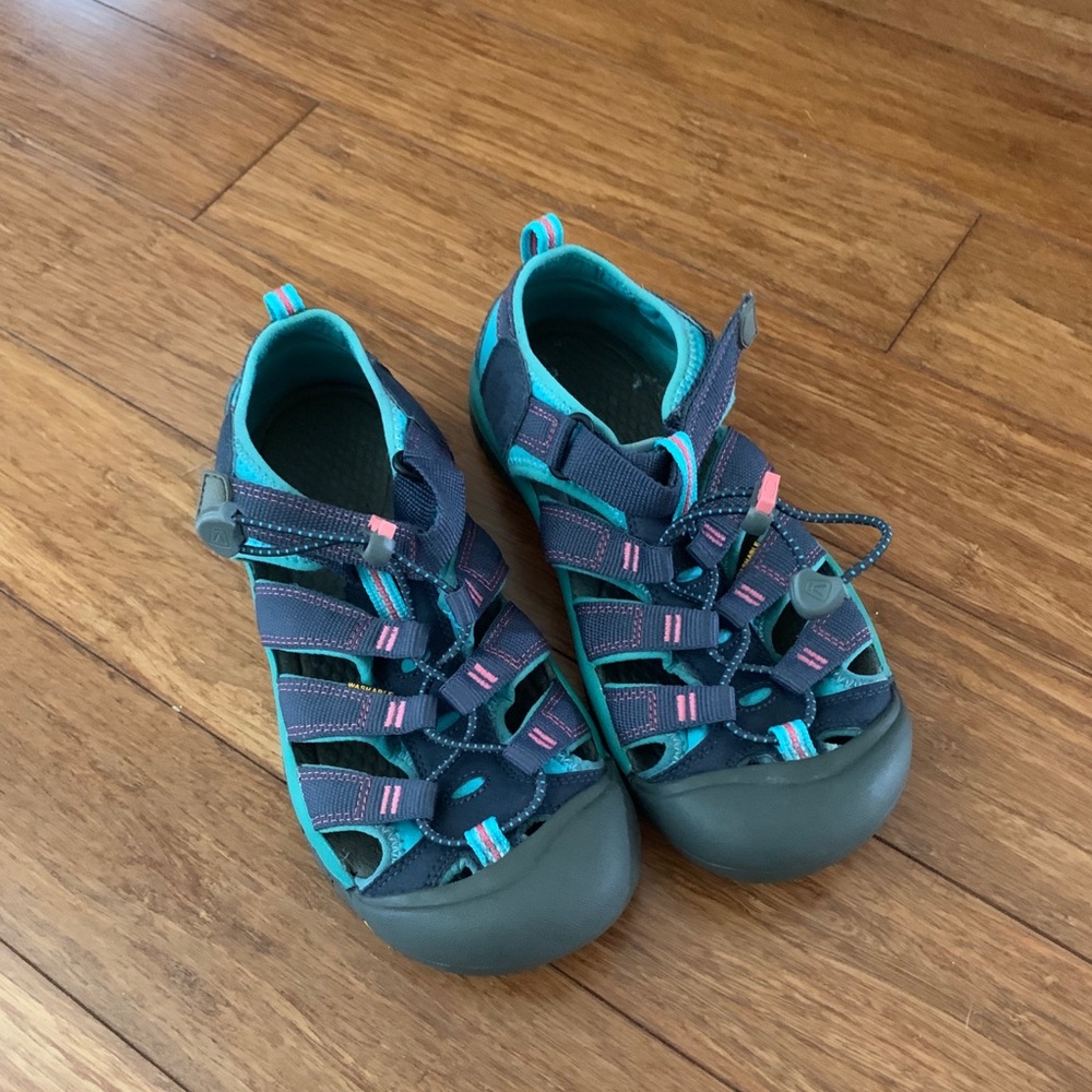 Keens Water Shoes/Sandals
